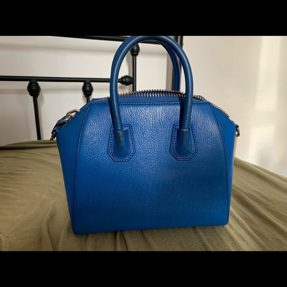 2017 MINI ANTIGONA BAG IN GRAINED LEATHER ✨ - Picture 2 of 6